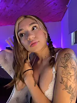 Isabella18 pink online show from May 26, 2026, 7:56 pm