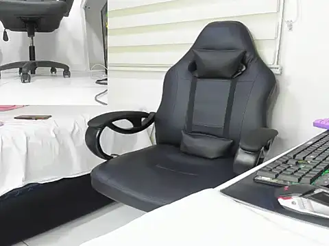 Snapshot of queen_goddess9 chatting on October 5, 2025, 6:20 pm queen goddess9 online show from October 5, 2025, 6:20 pm