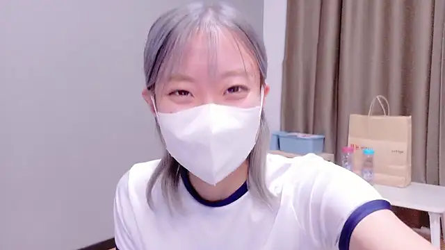 Snapshot of Nana__ch chatting on October 31, 2025, 4:20 am Nana ch online show from October 31, 2025, 4:20 am