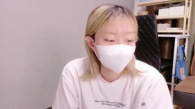 Snapshot of Nana__ch chatting on October 21, 2025, 11:20 am Nana ch online show from October 21, 2025, 11:20 am