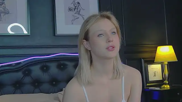 Snapshot of CaitlinSugar chatting on October 2, 2025, 4:27 am CaitlinSugar online show from October 2, 2025, 4:27 am