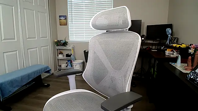 SHEILYN  online show from April 14, 2026, 2:55 pm