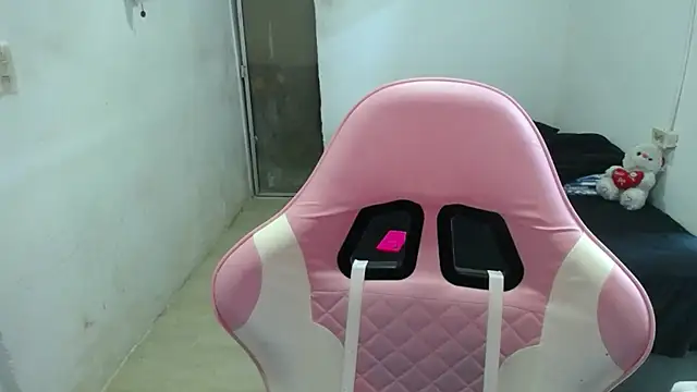 Snapshot of Amber09raiden chatting on October 23, 2025, 5:00 pm Amber09raiden online show from October 23, 2025, 5:00 pm