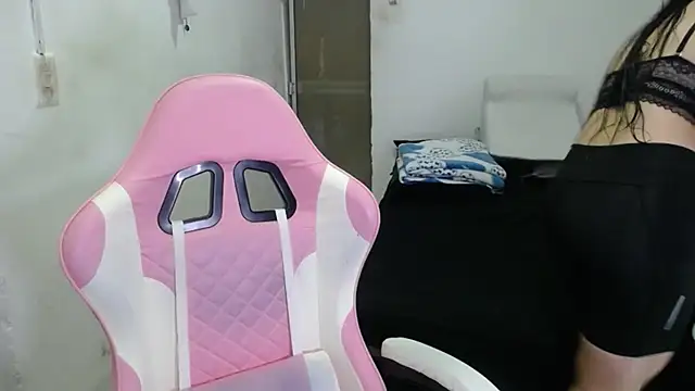 Snapshot of Amber09raiden chatting on October 24, 2025, 5:56 pm Amber09raiden online show from October 24, 2025, 5:56 pm