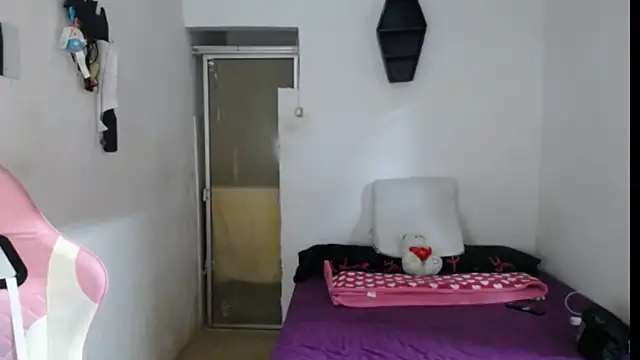 Snapshot of Amber09raiden chatting on October 11, 2025, 11:17 pm Amber09raiden online show from October 11, 2025, 11:17 pm