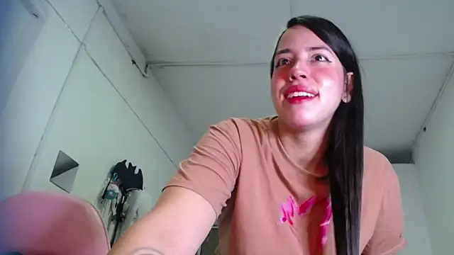 Snapshot of Amber09raiden chatting on October 18, 2025, 5:04 pm Amber09raiden online show from October 18, 2025, 5:04 pm