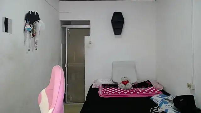 Snapshot of Amber09raiden chatting on October 4, 2025, 5:14 pm Amber09raiden online show from October 4, 2025, 5:14 pm