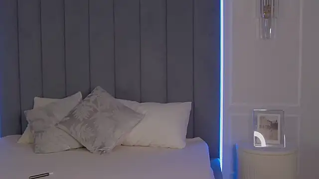 VioletAsh online show from March 31, 2026, 4:25 am