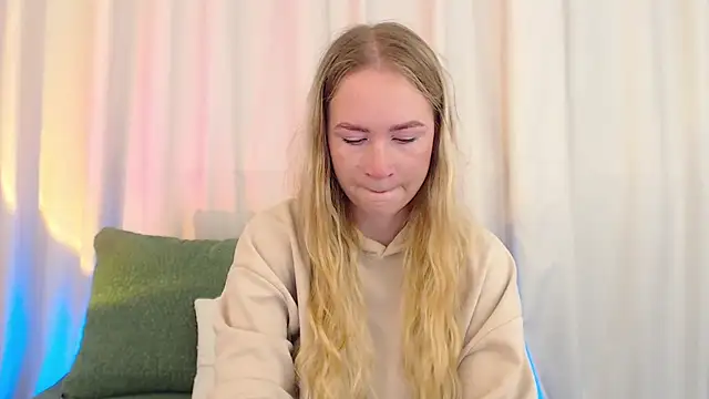 Snapshot of Mystic_Chloe chatting on September 16, 2025, 1:39 am Mystic Chloe online show from September 16, 2025, 1:39 am