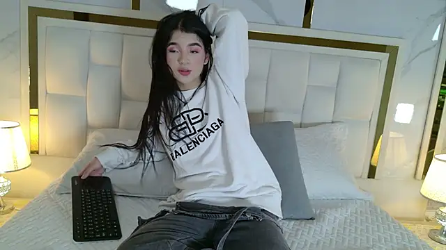 scarlett sm online show from September 18, 2025, 9:18 pm