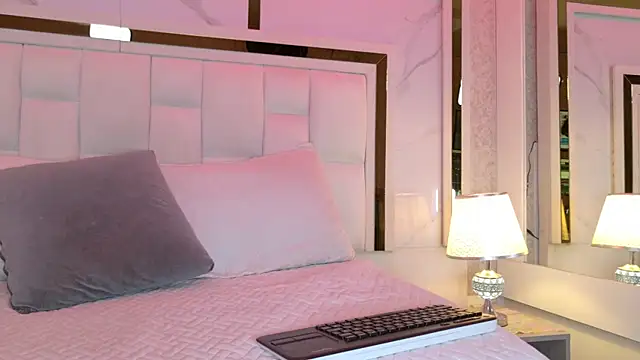 scarlett sm online show from September 17, 2025, 7:27 pm