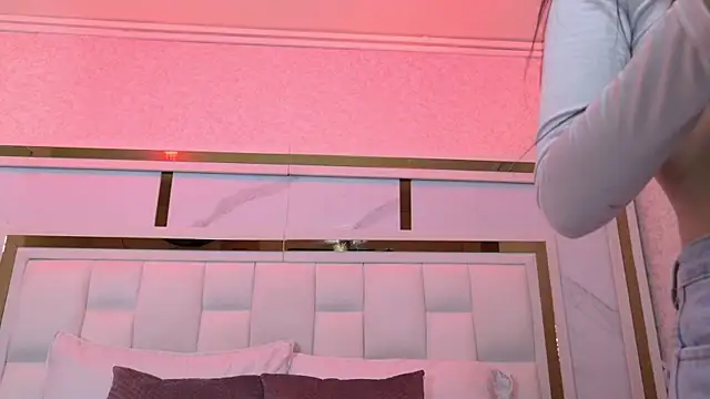 scarlett sm online show from September 26, 2025, 8:16 pm