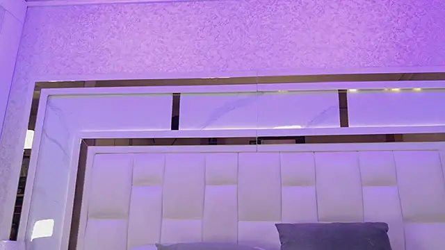 scarlett sm online show from October 26, 2025, 7:03 pm