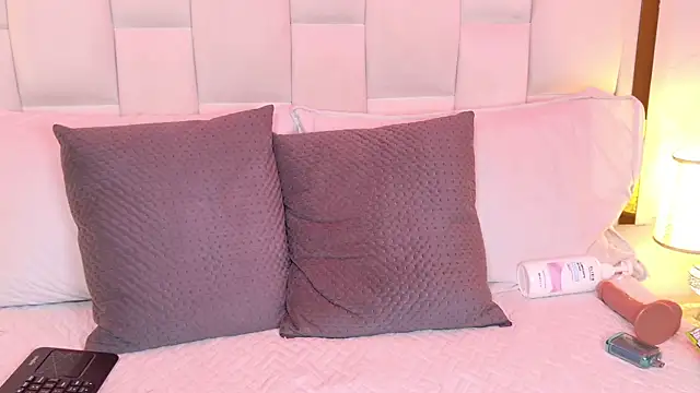 scarlett sm online show from October 14, 2025, 8:09 pm