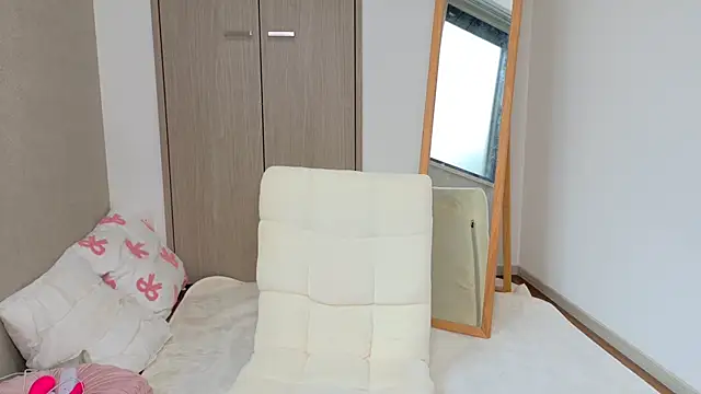 riri  nyan o0 online show from April 15, 2026, 5:13 am