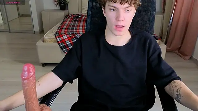 DYLAN  WILSON online show from September 11, 2025, 10:37 am