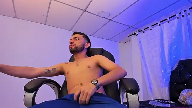 Snapshot of Jeremyy_Boy chatting on October 24, 2025, 8:08 pm Jeremyy Boy online show from October 24, 2025, 8:08 pm