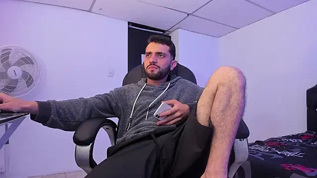 Snapshot of Jeremyy_Boy chatting on October 16, 2025, 12:08 am Jeremyy Boy online show from October 16, 2025, 12:08 am