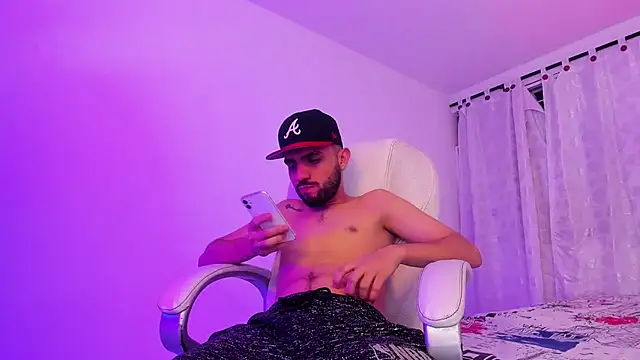 Snapshot of Jeremyy_Boy chatting on September 23, 2025, 4:52 am Jeremyy Boy online show from September 23, 2025, 4:52 am