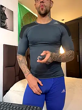 Snapshot of Tomy_maylon chatting on October 16, 2025, 3:31 pm Tomy maylon online show from October 16, 2025, 3:31 pm