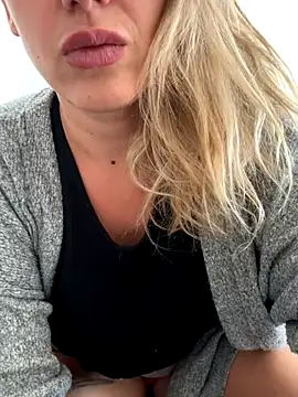 Snapshot of Morgan4515 chatting on October 6, 2025, 8:48 am Morgan4515 online show from October 6, 2025, 8:48 am