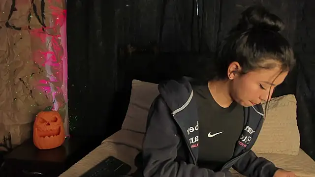 Snapshot of Tiffany_Nm chatting on October 21, 2025, 1:10 pm Tiffany Nm online show from October 21, 2025, 1:10 pm