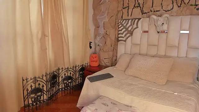 Jade Nmm online show from October 14, 2025, 1:01 pm