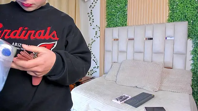 Snapshot of Jade_Nmm chatting on February 24, 2026, 12:39 pm Jade Nmm online show from February 24, 2026, 12:39 pm