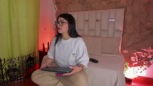 Jade Nmm online show from October 10, 2025, 1:01 pm