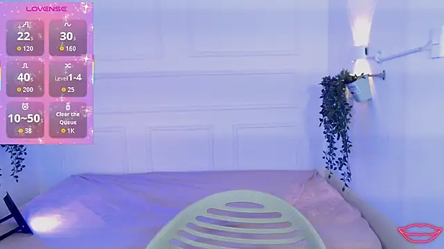 Snapshot of MiaLux5 chatting on October 28, 2025, 12:59 pm MiaLux5 online show from October 28, 2025, 12:59 pm