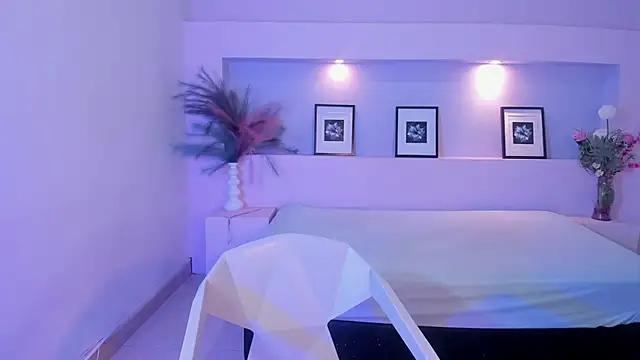 Snapshot of MiaLux5 chatting on September 30, 2025, 12:22 pm MiaLux5 online show from September 30, 2025, 12:22 pm