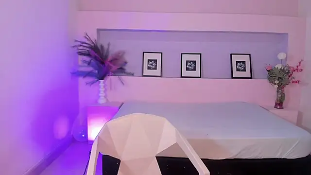 Snapshot of MiaLux5 chatting on September 19, 2025, 1:48 pm MiaLux5 online show from September 19, 2025, 1:48 pm