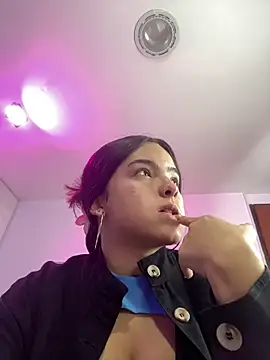 Snapshot of EmilyHarperr chatting on October 21, 2025, 11:31 am EmilyHarperr online show from October 21, 2025, 11:31 am