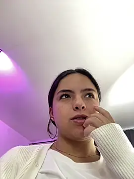 Snapshot of EmilyHarperr chatting on October 3, 2025, 11:45 am EmilyHarperr online show from October 3, 2025, 11:45 am