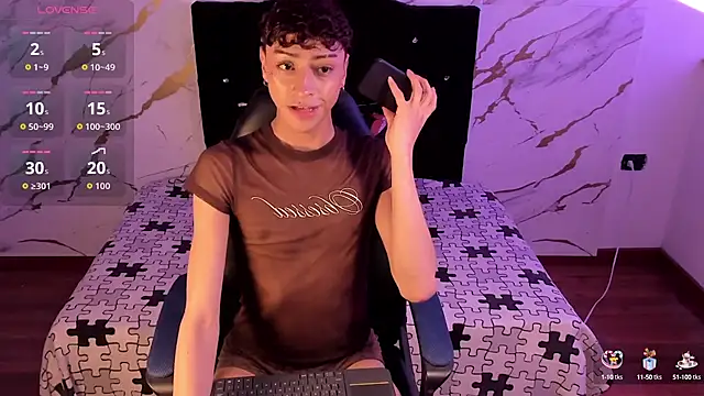 owen sexy25 online show from September 30, 2025, 8:37 pm