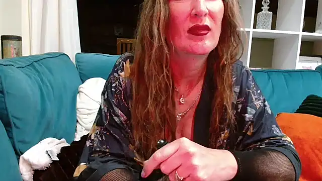 tsnovaleex online show from September 17, 2025, 8:44 pm
