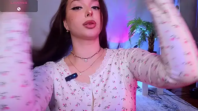 Snapshot of Lucy_louras chatting on October 3, 2025, 12:17 pm Lucy louras online show from October 3, 2025, 12:17 pm