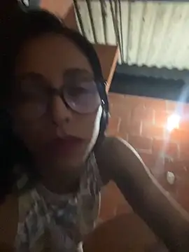 Snapshot of Emma__cumlovee chatting on October 7, 2025, 12:33 am Emma  cumlovee online show from October 7, 2025, 12:33 am