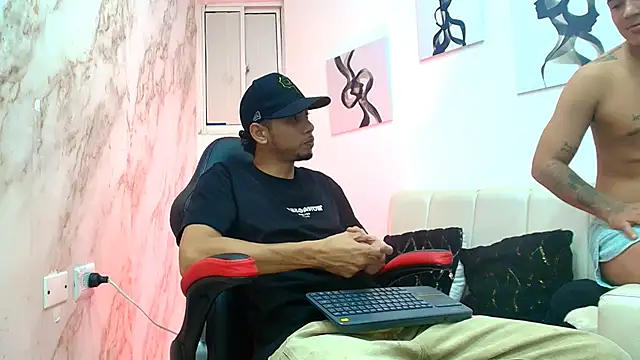 Snapshot of DustinandJordan chatting on January 17, 2026, 12:04 am DustinandJordan online show from January 17, 2026, 12:04 am