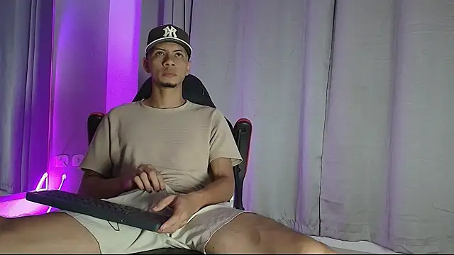 Snapshot of DustinandJordan chatting on October 1, 2025, 5:56 am DustinandJordan online show from October 1, 2025, 5:56 am