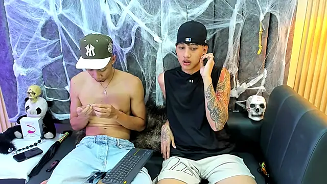 Snapshot of DustinandJordan chatting on October 18, 2025, 6:04 am DustinandJordan online show from October 18, 2025, 6:04 am