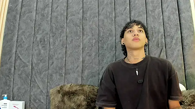 Snapshot of DustinandJordan chatting on September 18, 2025, 5:10 am DustinandJordan online show from September 18, 2025, 5:10 am