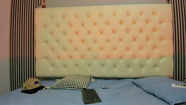 Snapshot of DustinandJordan chatting on January 19, 2026, 1:04 pm DustinandJordan online show from January 19, 2026, 1:04 pm