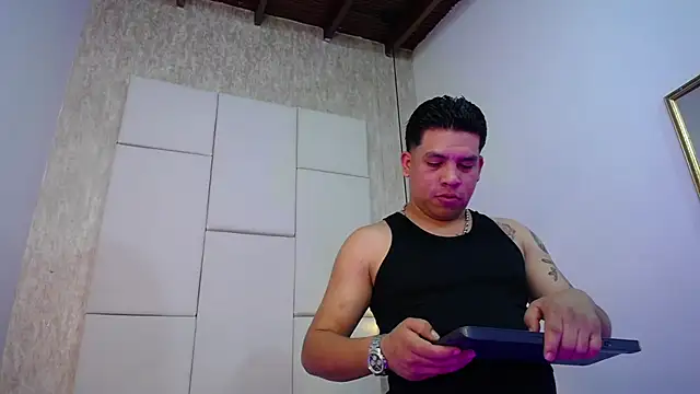 Dominic Taylor  online show from October 7, 2025, 3:07 am