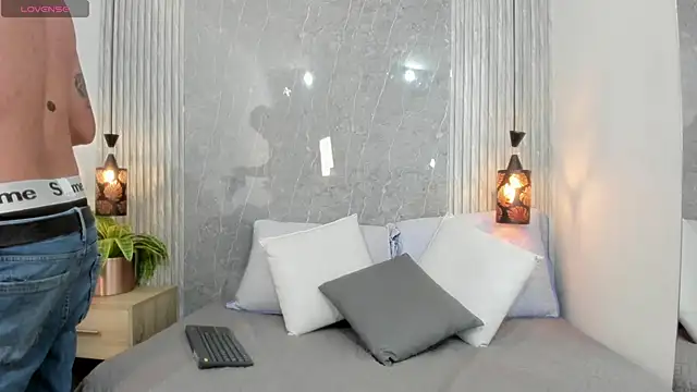 Dominic Taylor  online show from October 17, 2025, 3:10 am