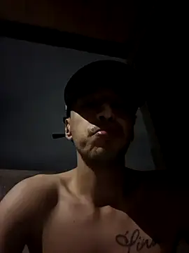 Santi2323xxX online show from February 8, 2026, 3:26 am