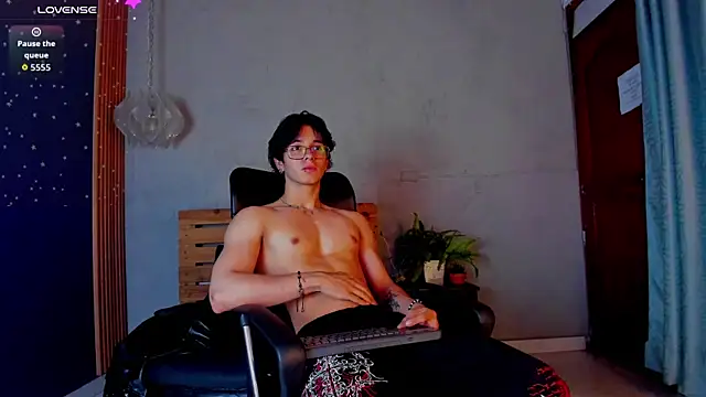 Snapshot of Markuss__ chatting on September 19, 2025, 2:37 am Markuss online show from September 19, 2025, 2:37 am