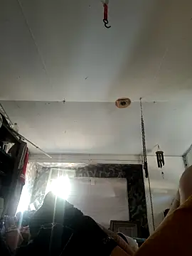 bearded cross online show from November 21, 2025, 4:39 pm