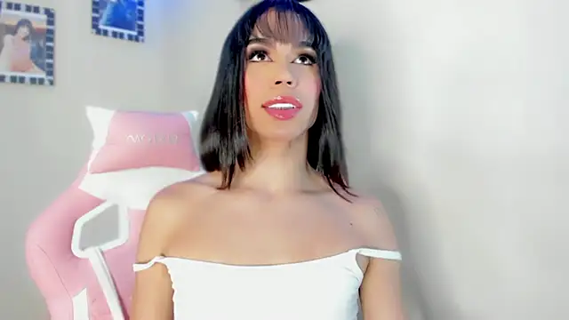 Maholly  online show from September 8, 2025, 9:14 pm