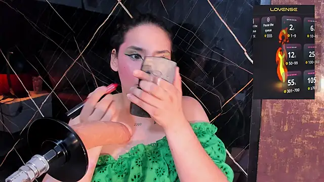 TIFFANY GLOW   online show from October 4, 2025, 10:44 pm